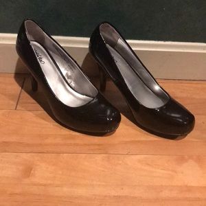 Size 7.5 Mossimo black high heels